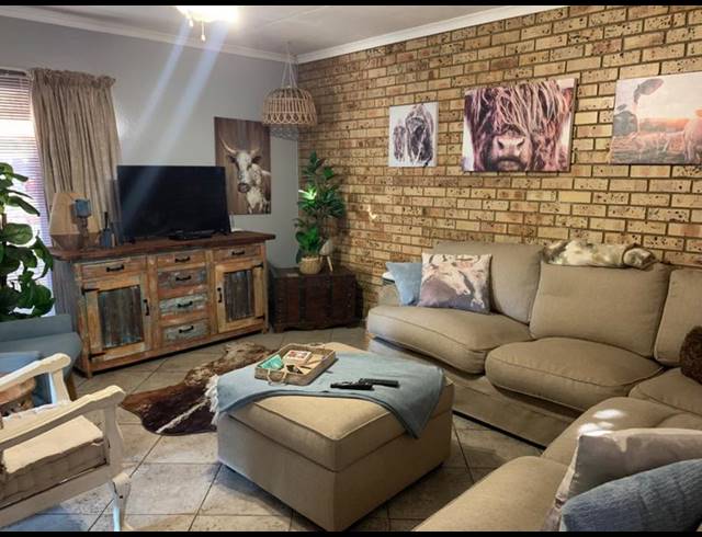 3 BEDROOM TOWNHOUSE FOR SALE IN VANDERBIJLPARK SW 5